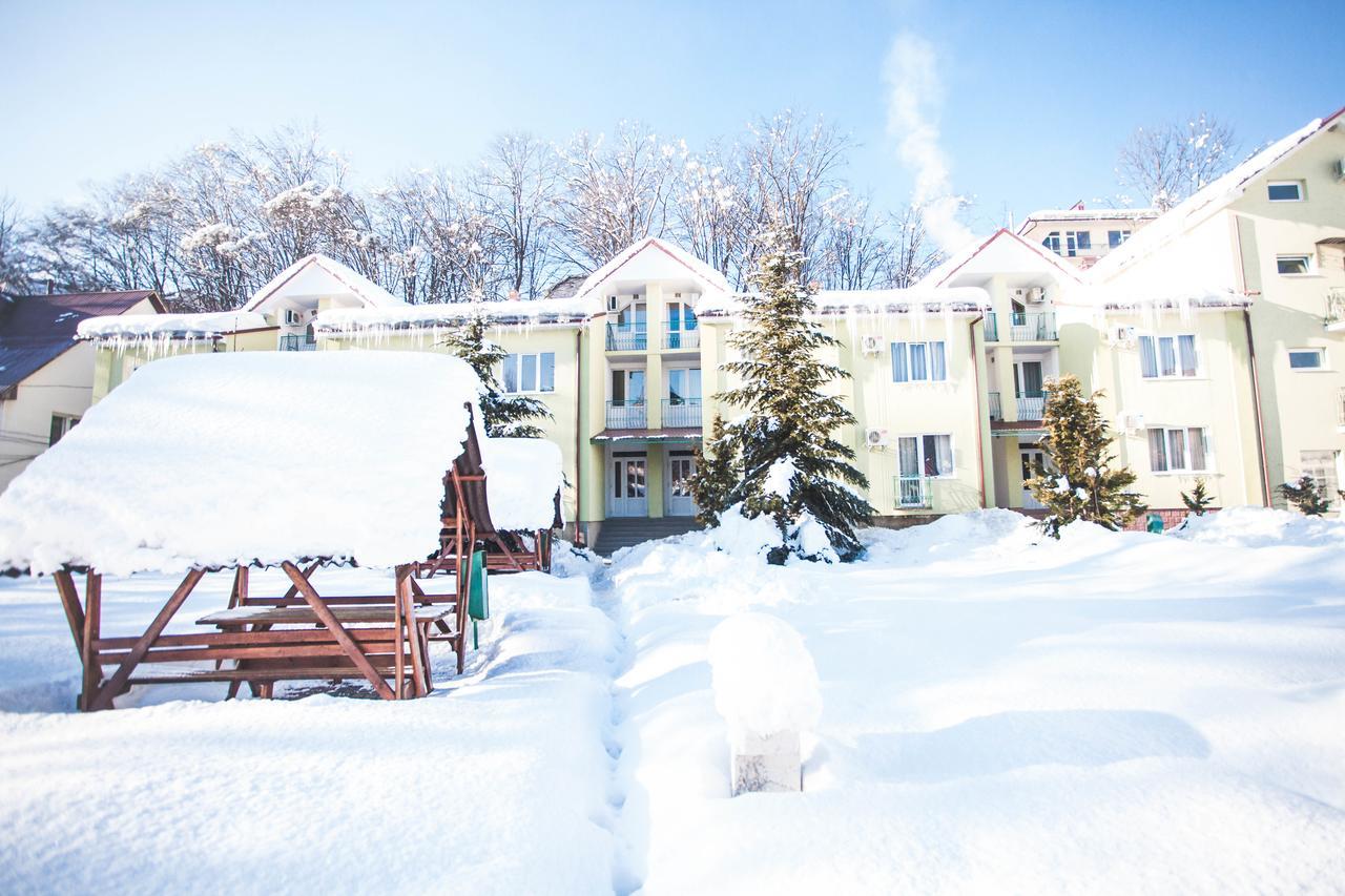 Smerichka Hotel Polyana  Ngoại thất bức ảnh